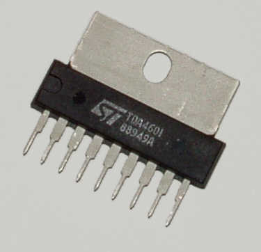 4.2: Η συσκευασία SIL αποτελείται από 1 σειρά ακροδεκτών. By I, NobbiP. Licensed under CC BY-SA 3.0 via Commons από wikipedia.org.
