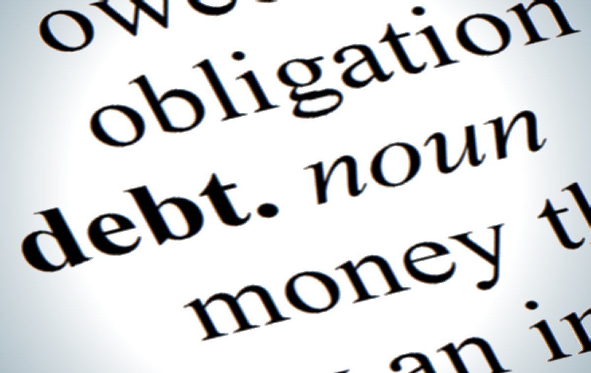Φωτογραφία με τον ορισμό της λέξης χρέους. Η έμφαση δίνεται στις λέξεις χρέος, υποχρέωση και χρήμα.